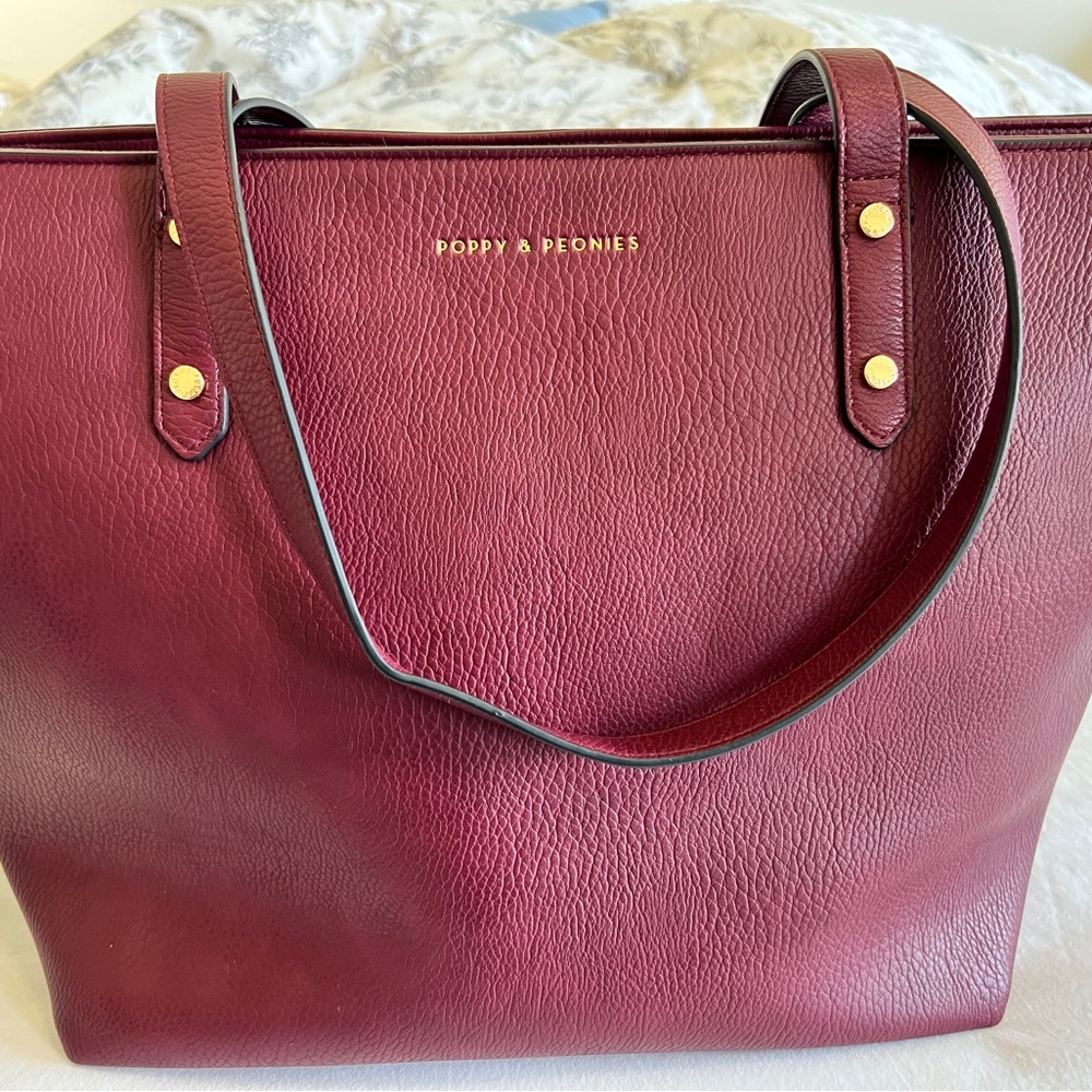 NWT Poppy & Peonies Go-Getter Tote in Berry